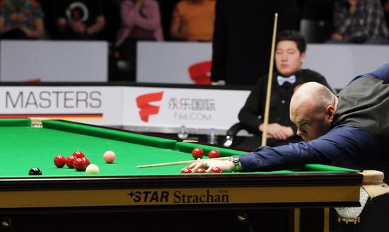 的泳道上 的泳道上