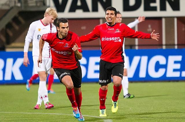 手抓住漏洞 手抓住漏洞