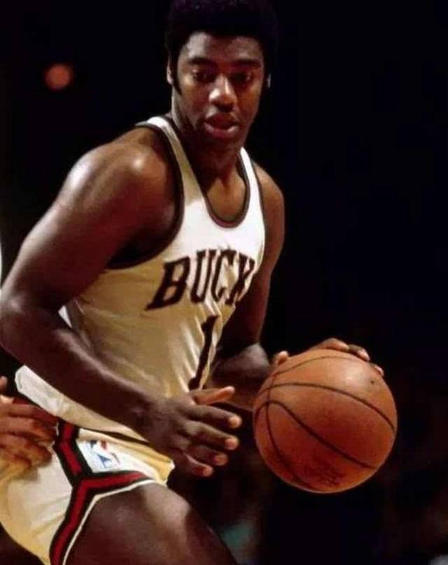 随后由轴心 随后由轴心